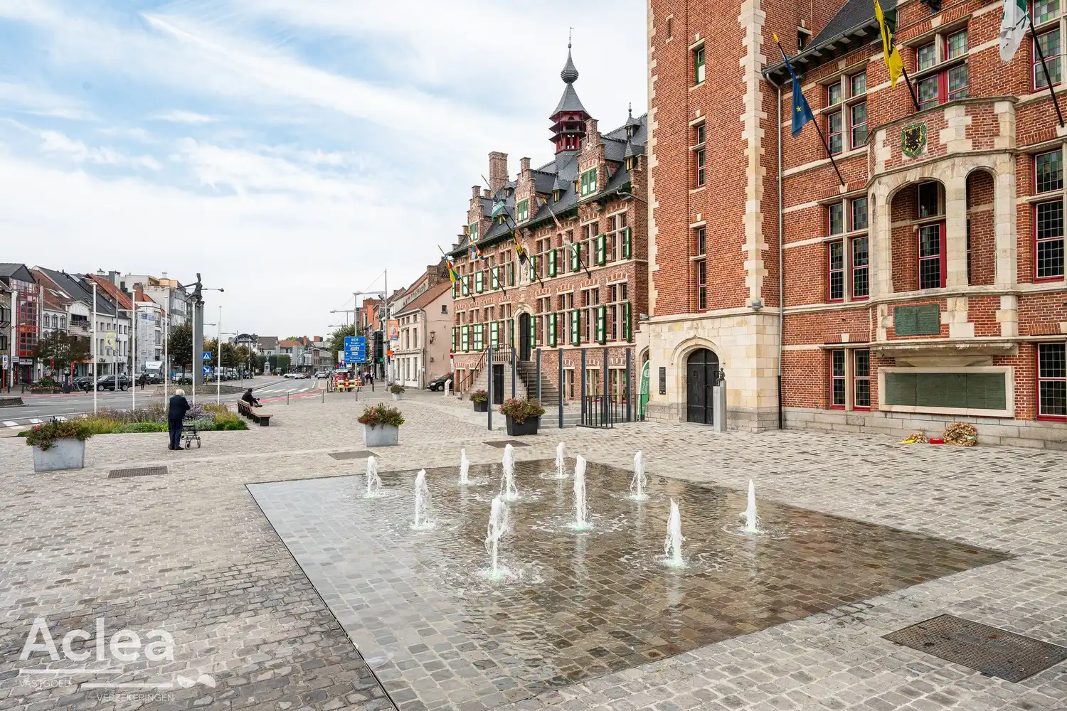 Volledig appartementsgebouw op de Markt van Eeklo foto 2