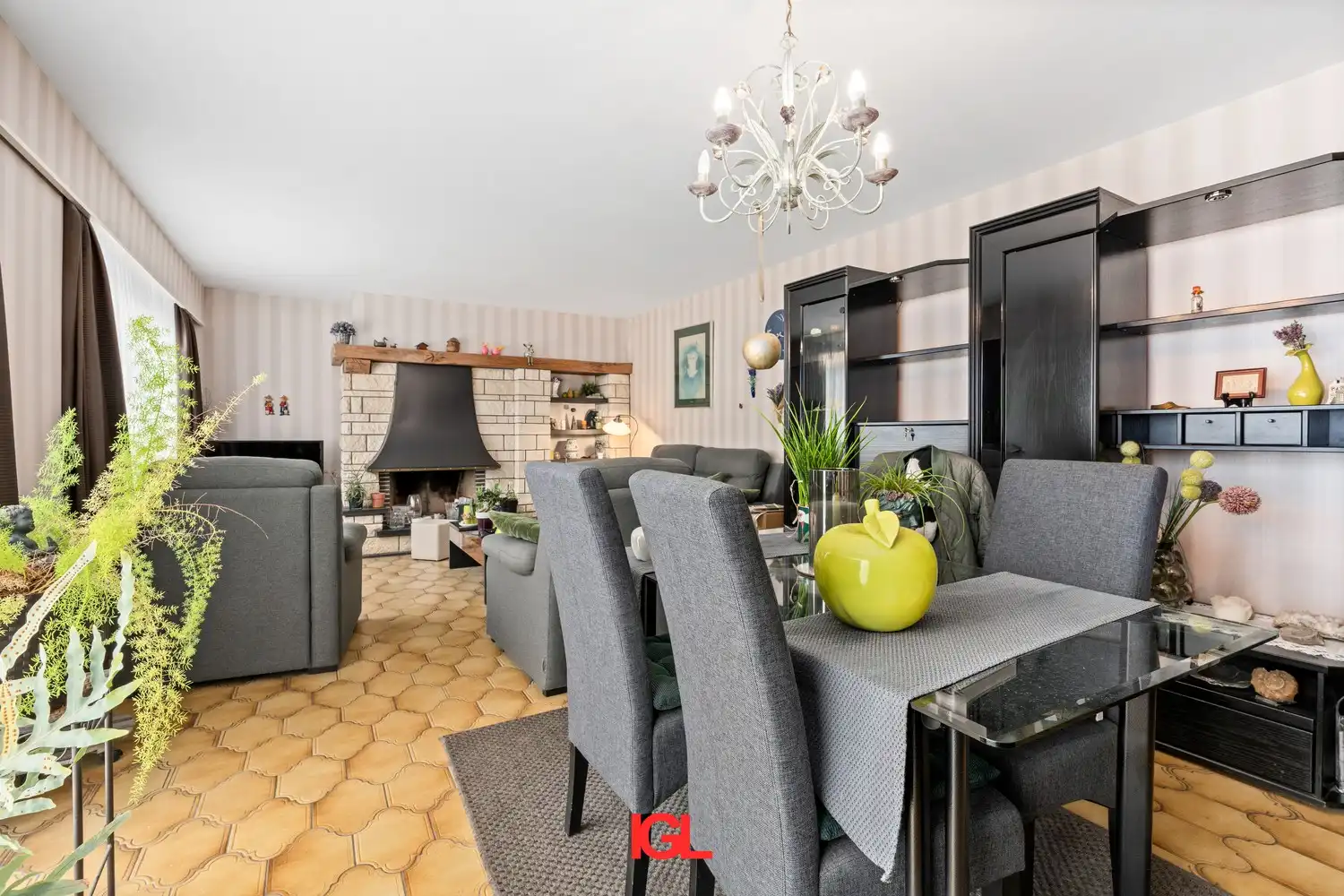 Ruim 3‑slaapkamerappartement met garage op centrale ligging in Sint‑Pieters‑Leeuw foto 4