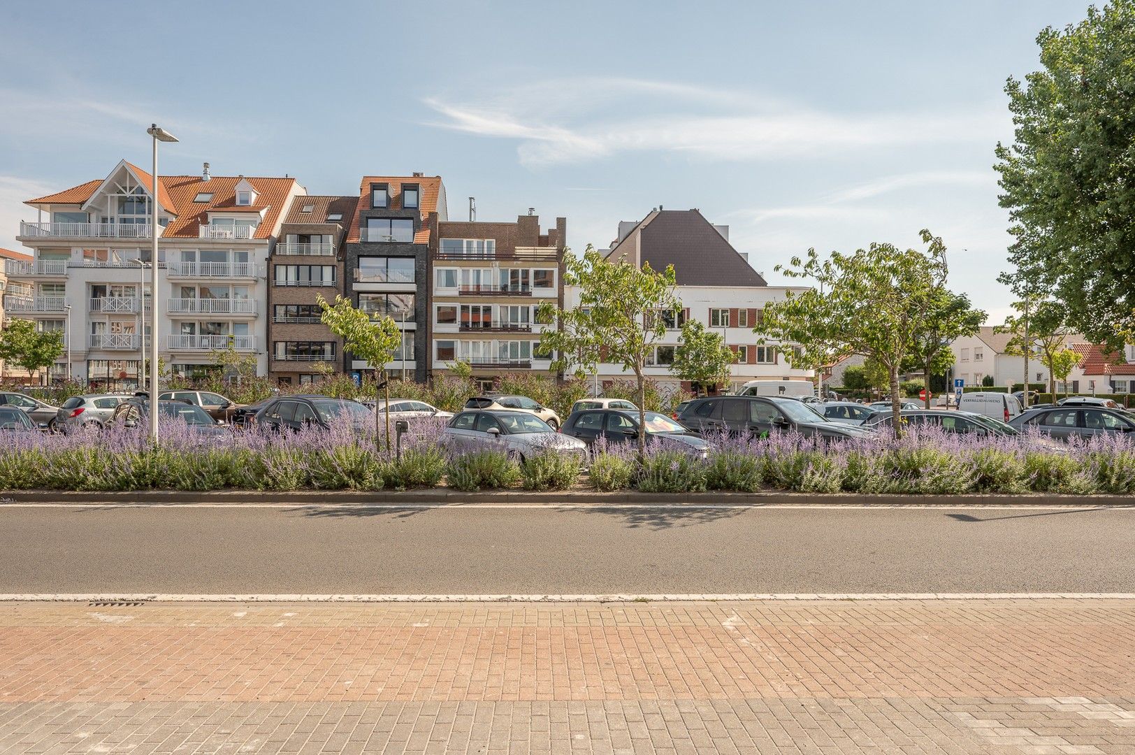Nieuwbouw appartement op een centrale ligging te Knokke, vlakbij het Zegemeer en op wandelafstand van het strand. foto 4