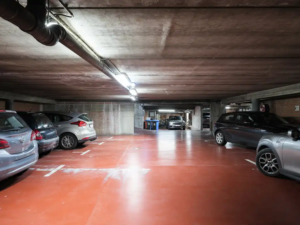 Regio Gent Zuid - Lichtrijk, op te frissen drieslaapkamer-appartement gelegen in een zijstraat van de muinkkaai met zicht op het water. foto 18
