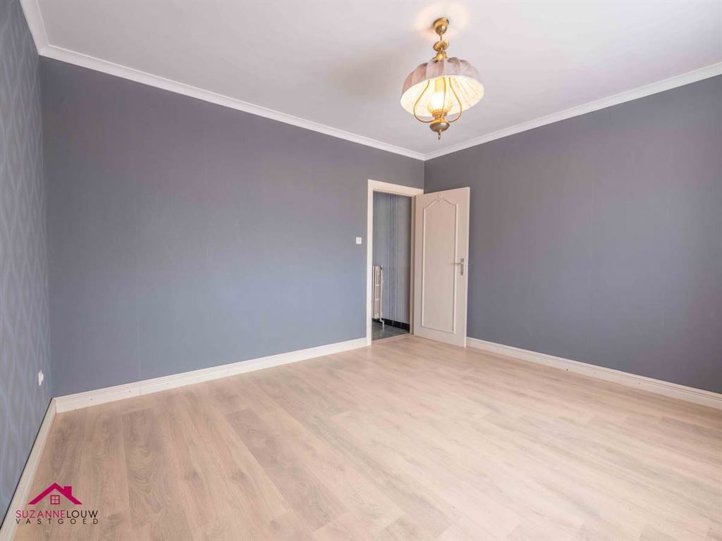Vrijstaande, op te frissen woning foto 24
