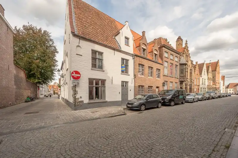 Historisch wonen in hartje Brugge – charme, comfort & karakter! foto {{pictureIndex}}
