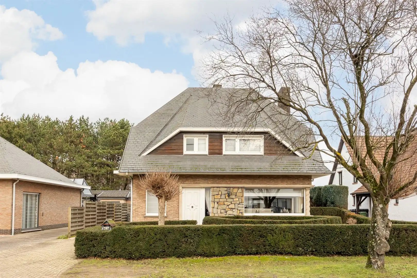 Charmante en karaktervolle woning met erg ruim bijgebouw.  foto {{pictureIndex}}