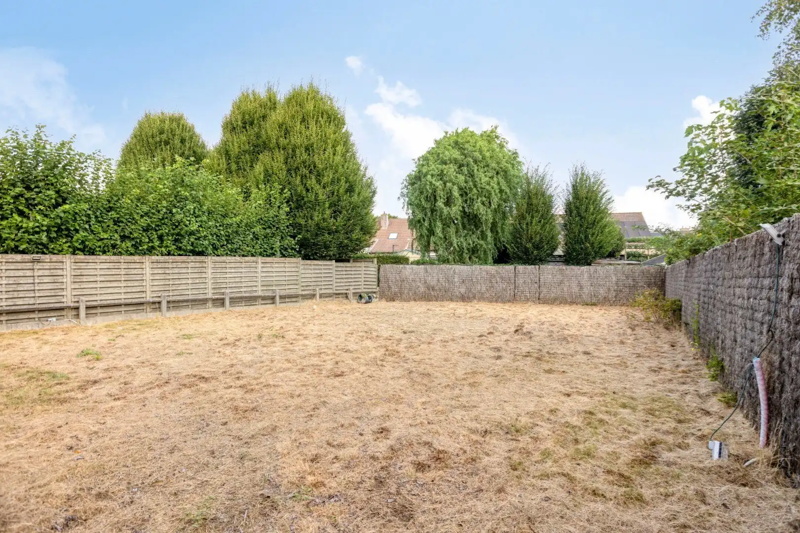 Stuk grond op 670 m2 in een rustige buurt! foto 6