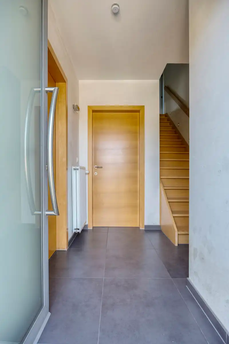 Instapklare HOB met 5 kamers + bureau, en aangename tuin! foto 4