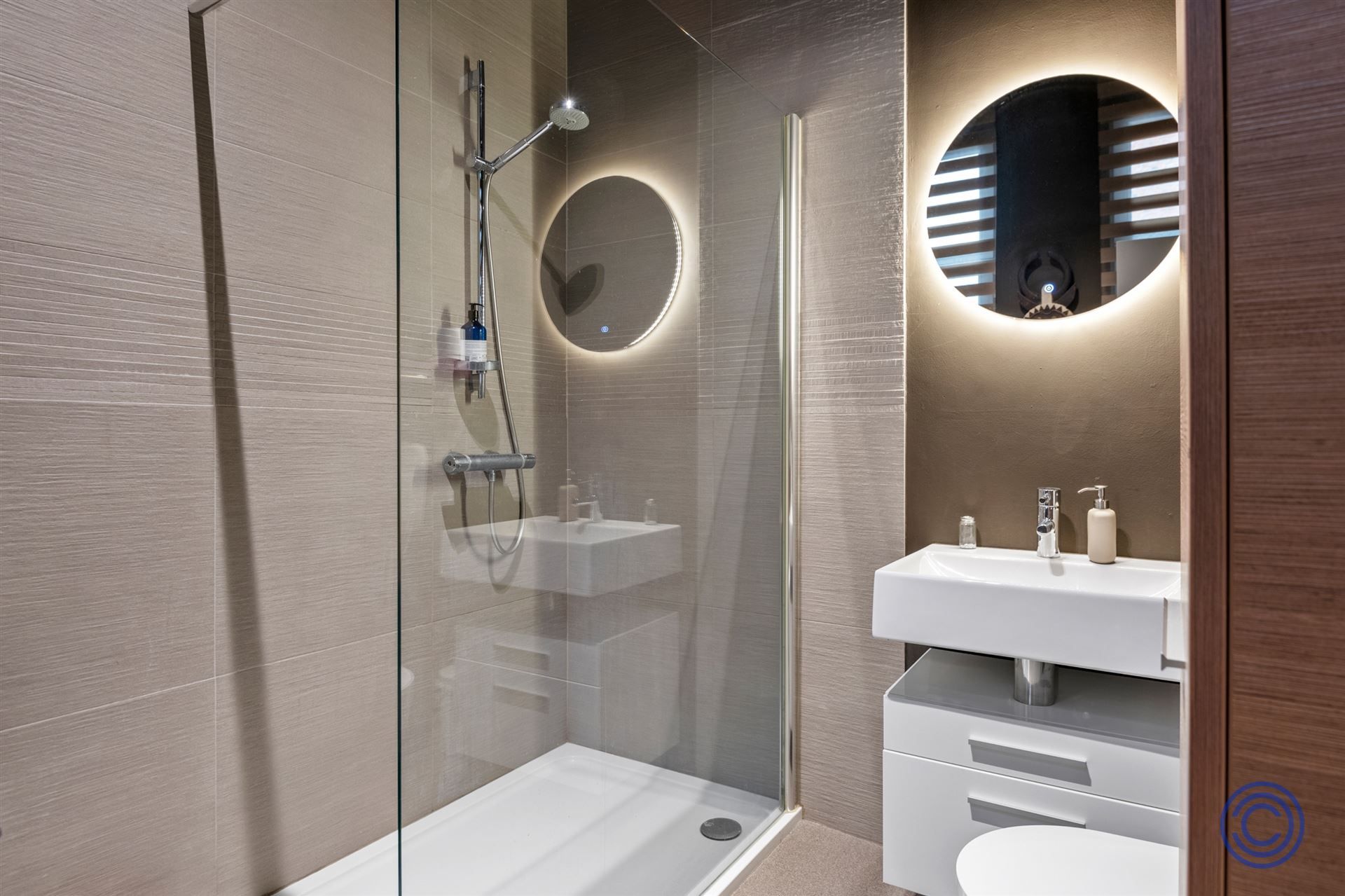 Hoogwaardig afgewerkt appartement in UNIEK gebouw! foto 12