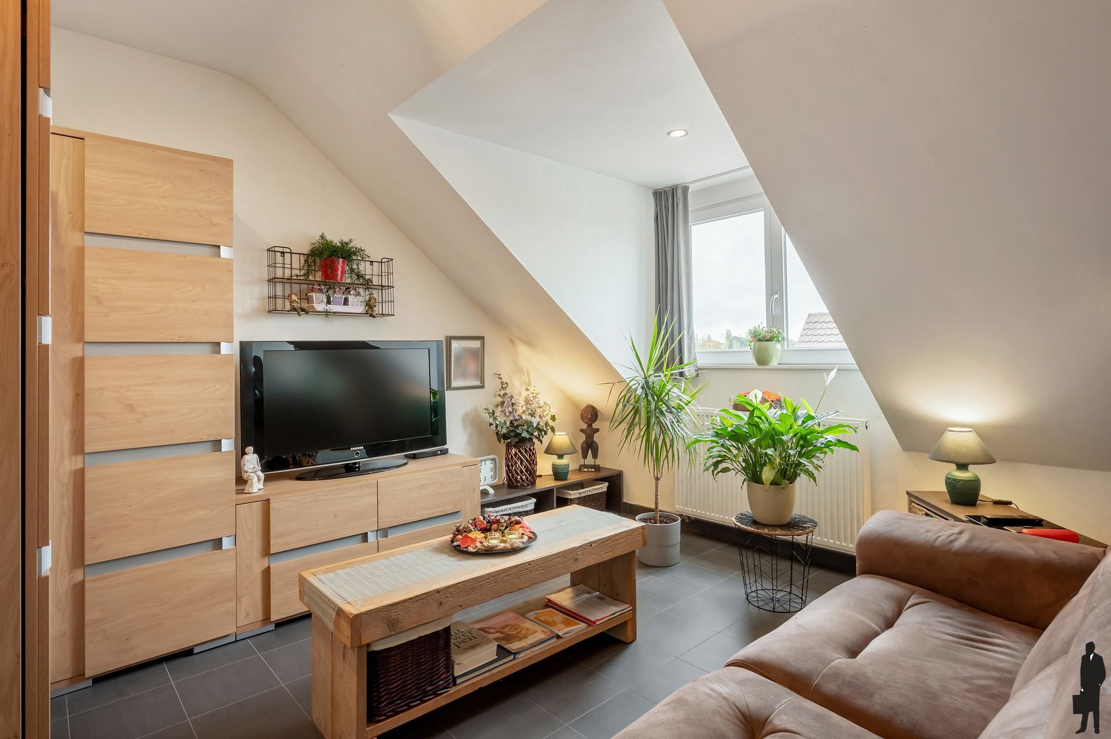 Polyvalent gebouw met 60 parkeerplaatsen en appartement! foto 16