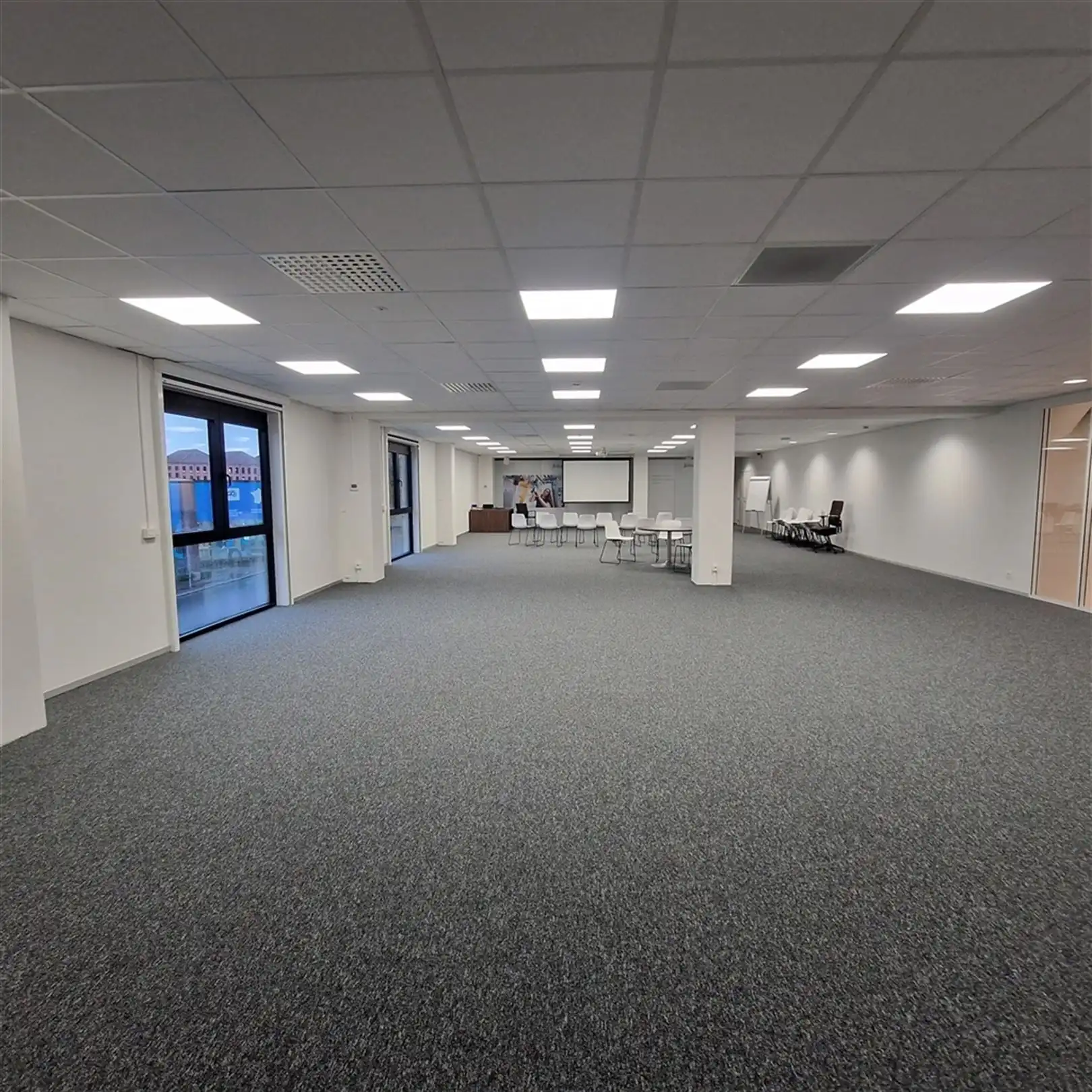 Moderne instapklare kantoren op strategische locatie in Kortrijk foto 9