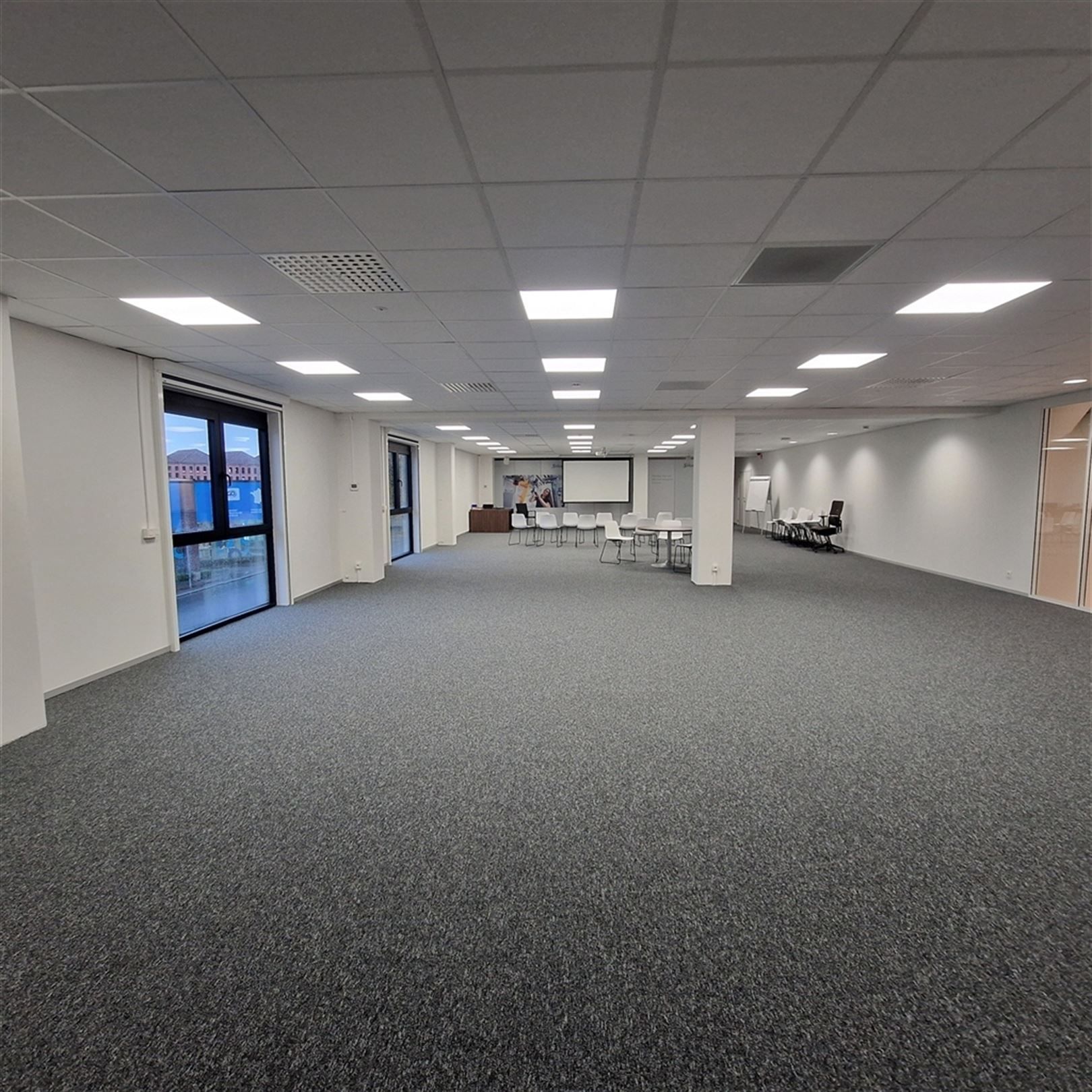 Moderne instapklare kantoren op strategische locatie in Kortrijk foto 7