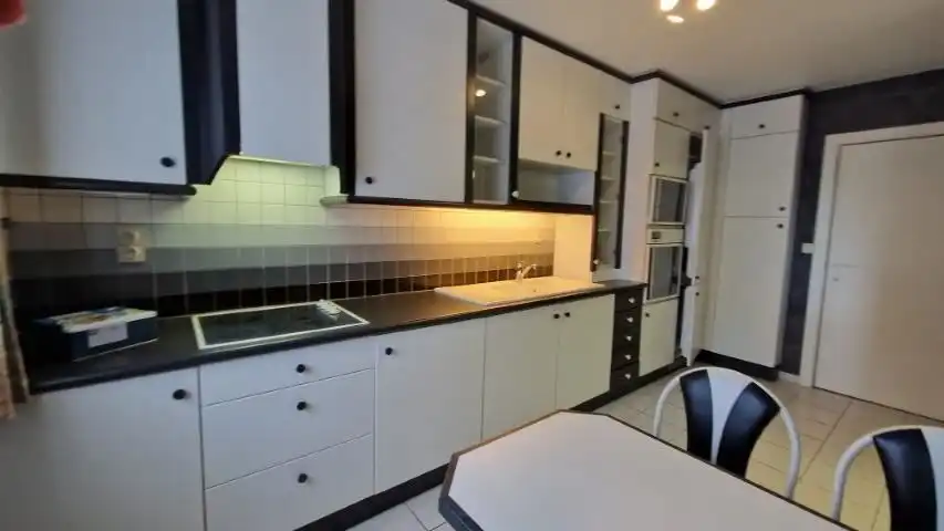 Praktisch ingericht en ruim APPARTEMENT met 2 slaapkamers, mooie leefruimten en garage in centrum van Tienen. foto 15