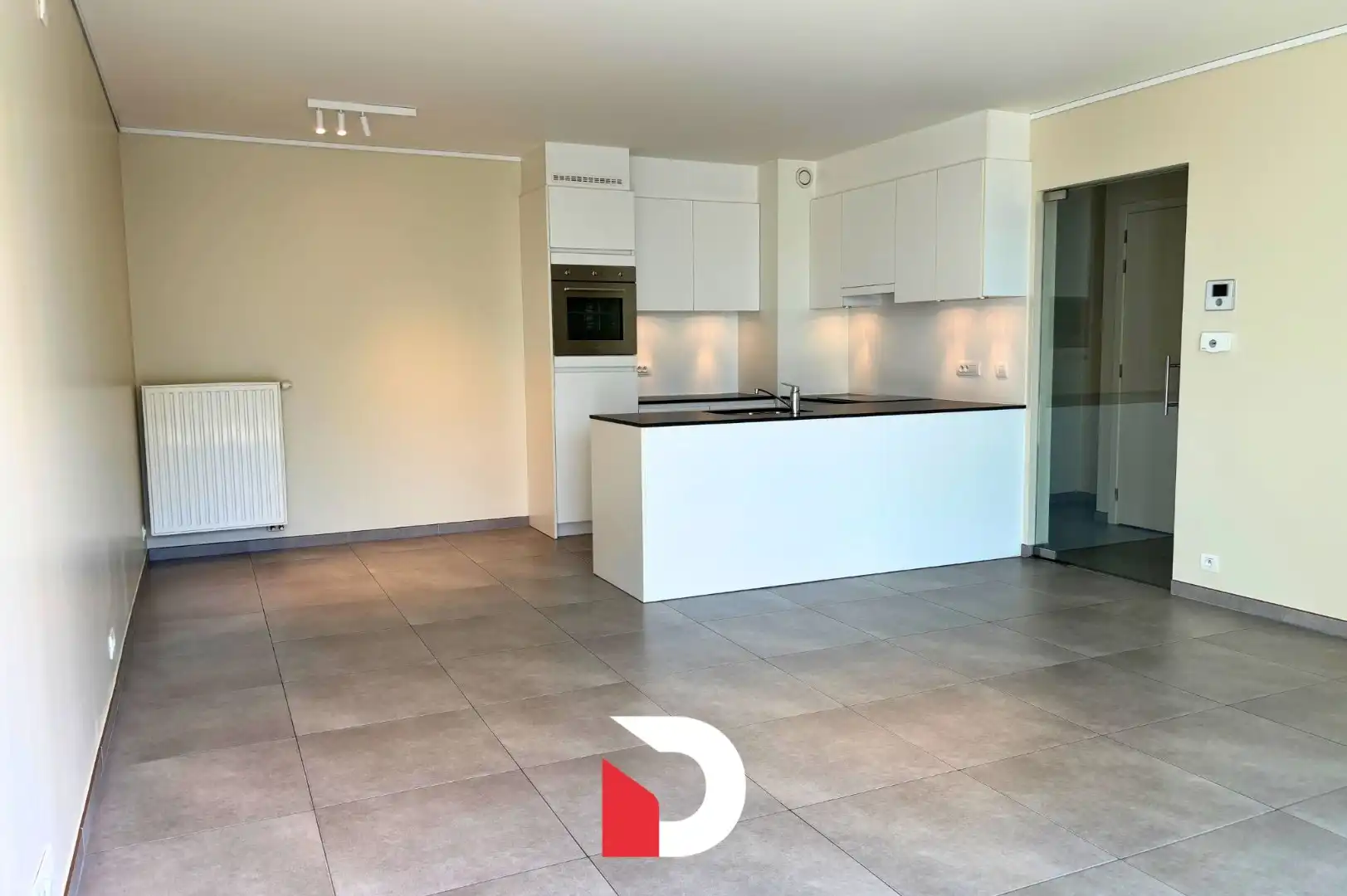 Recent appartement met 1 slaapkamer, veel lichtinval , zonnig terras en autostaanplaats foto 2