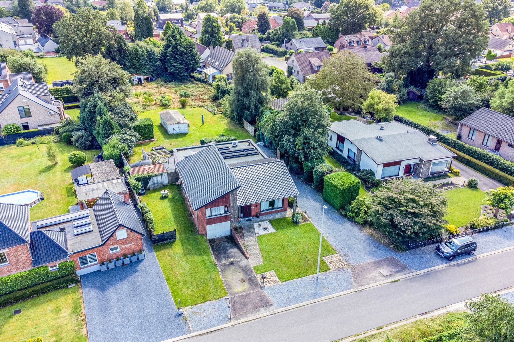 ZEER RUIME GERONOVEERDE WONING MET ZONNEPANELEN OP 2700m² foto 6