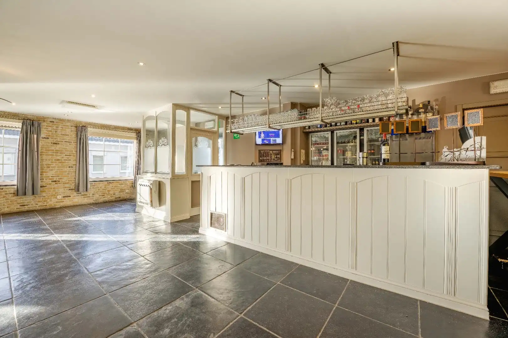 INSTAPKLAAR HANDELSHUIS (2009) OP GUNSTIGE LOCATIE!!!  foto 14