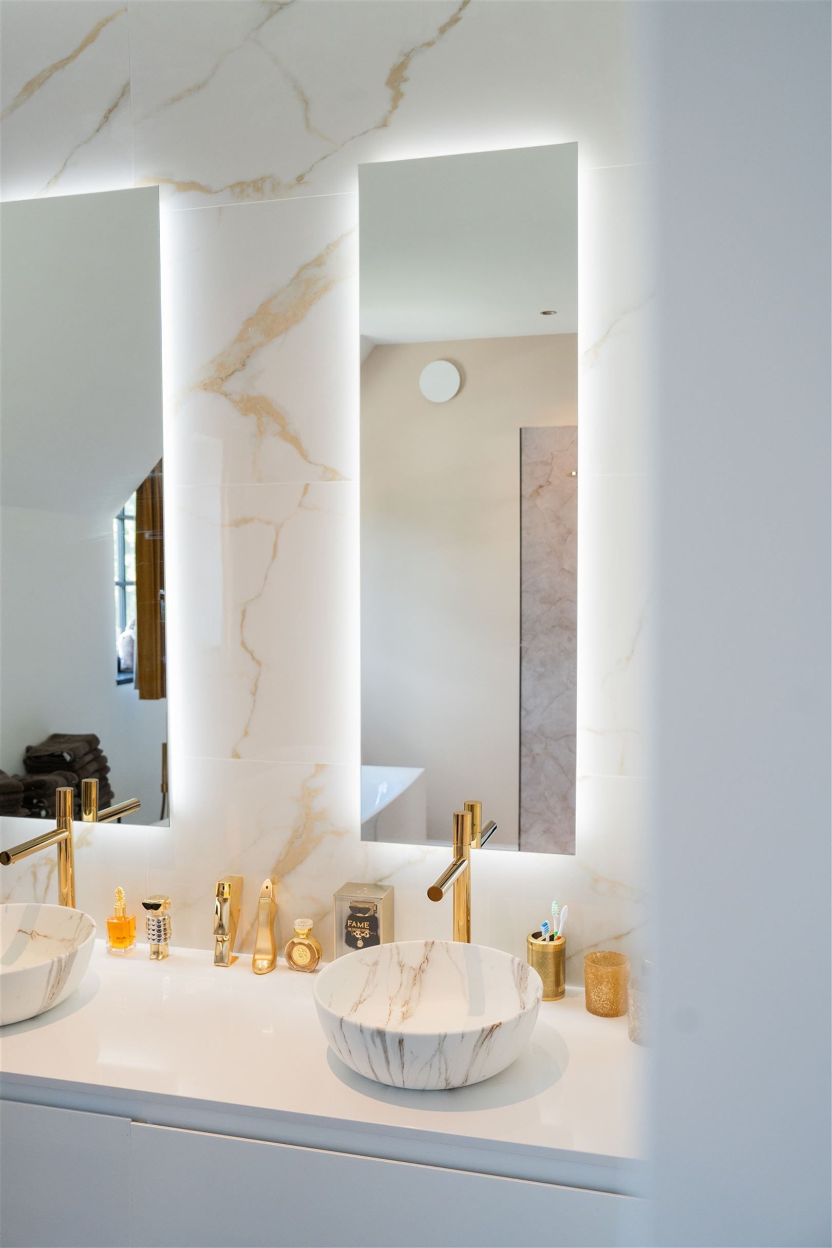 Prachtige woning met tuin en zwembad. foto 13