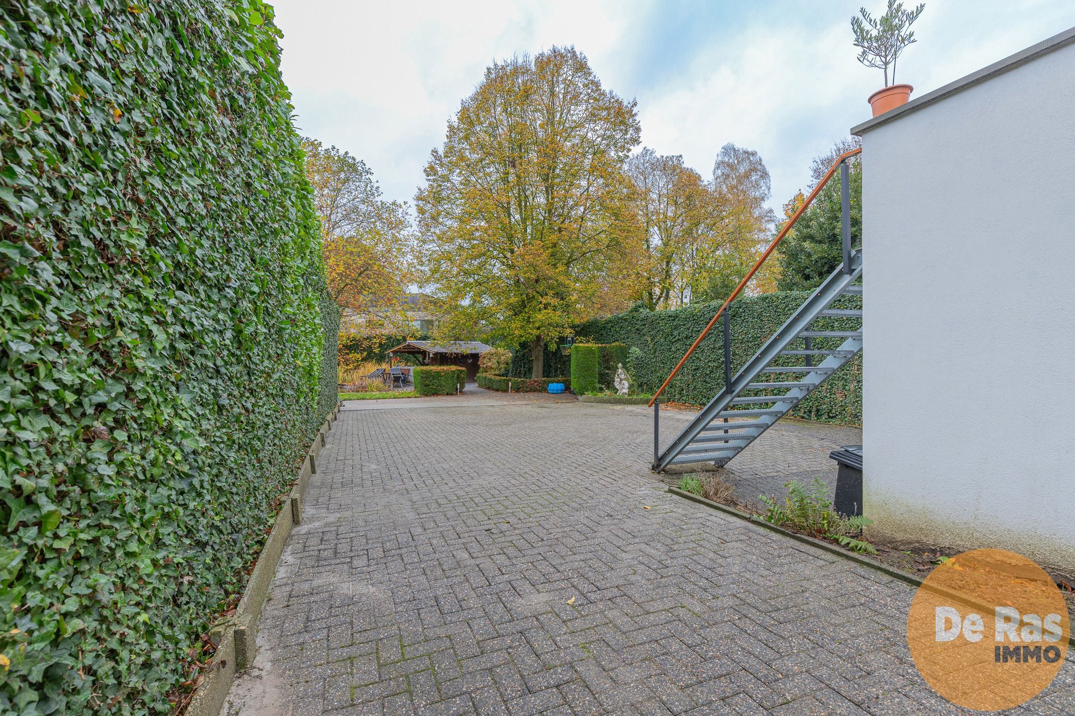 EREMBODEGEM - Unieke woning aan de stadsrand met grote tuin foto 6