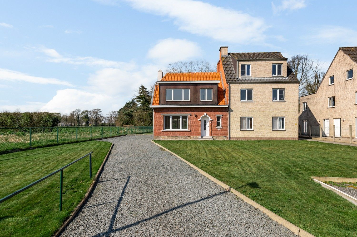 Landelijke halfopen bebouwing met grote tuin en 2 slaapkamers in Wijnegem! foto 18