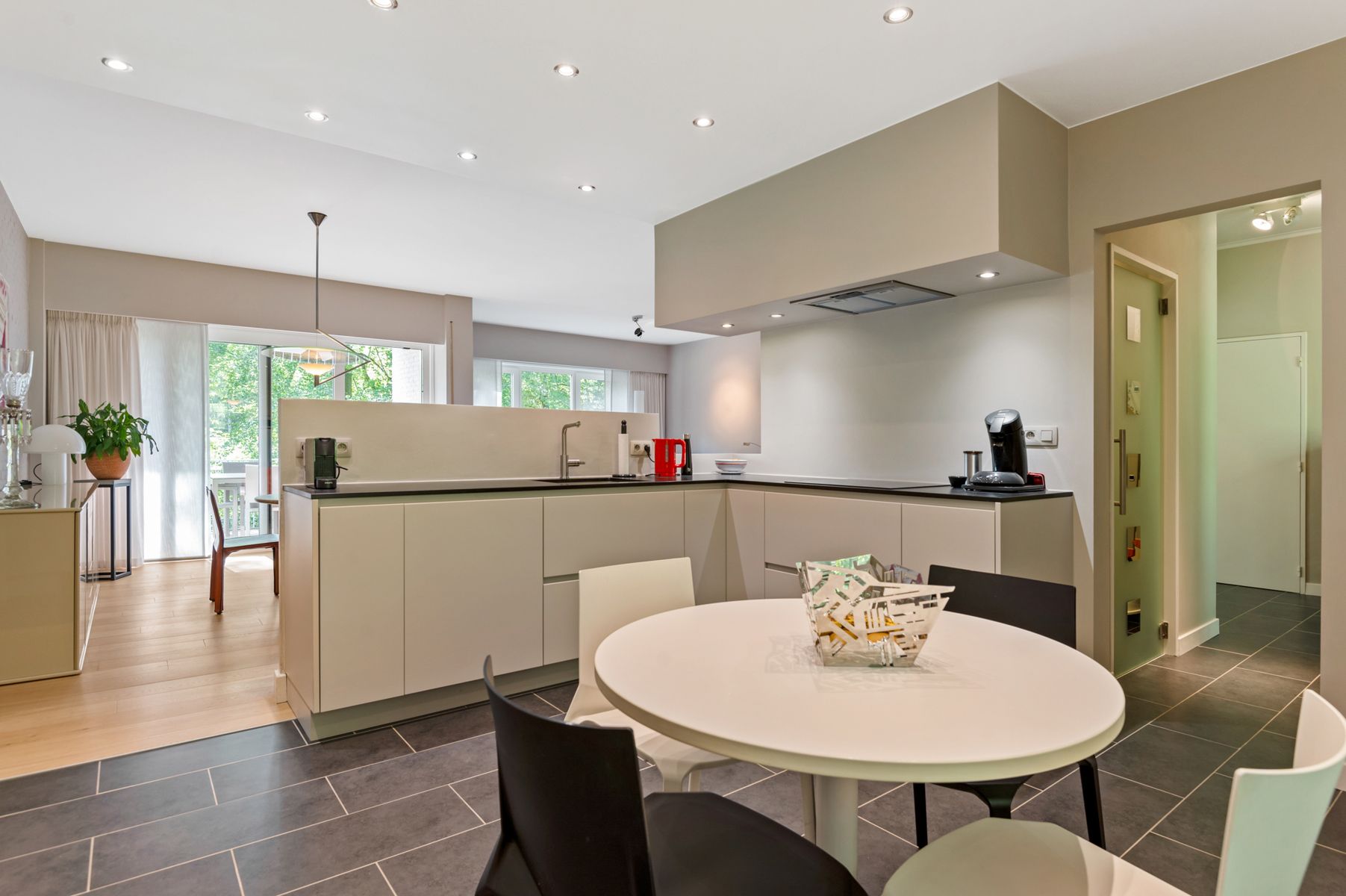 Wonen in het groen: luxueus app. met terrassen & garage foto 4