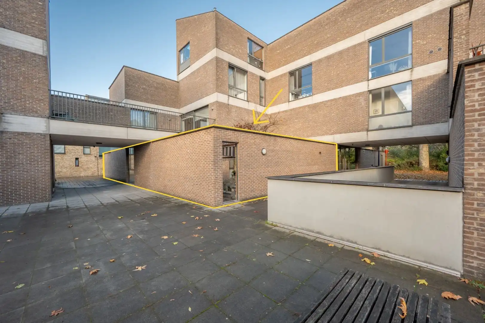 Gelijkvloers hoekappartement op unieke ligging in hartje Brugge foto {{pictureIndex}}