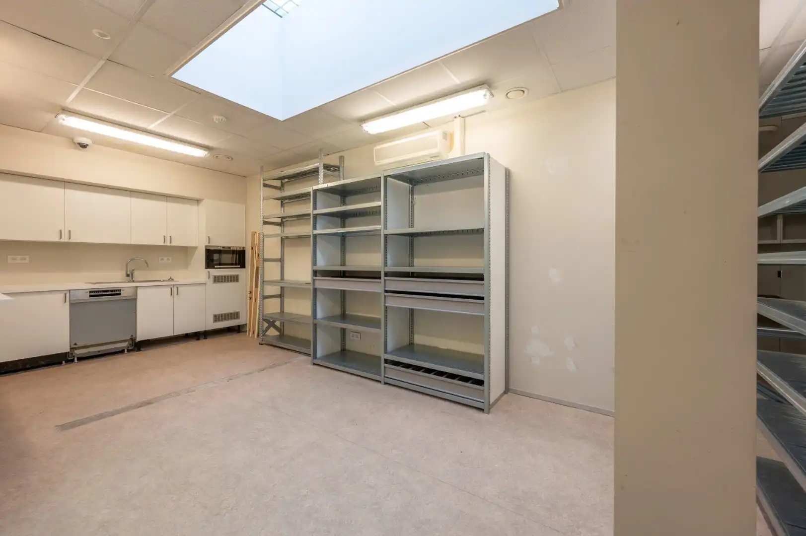 Exclusief handelspand op absolute toplocatie op de Kustlaan foto 11