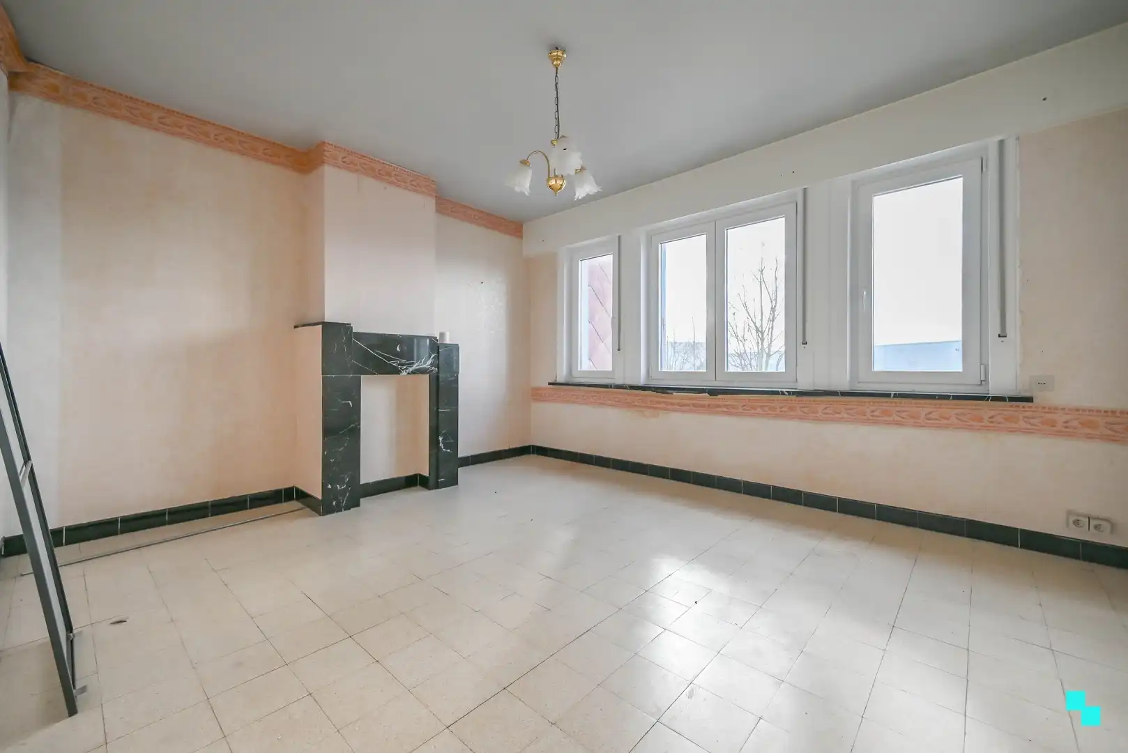 Verder op te frissen woning nabij centrum Izegem foto 21