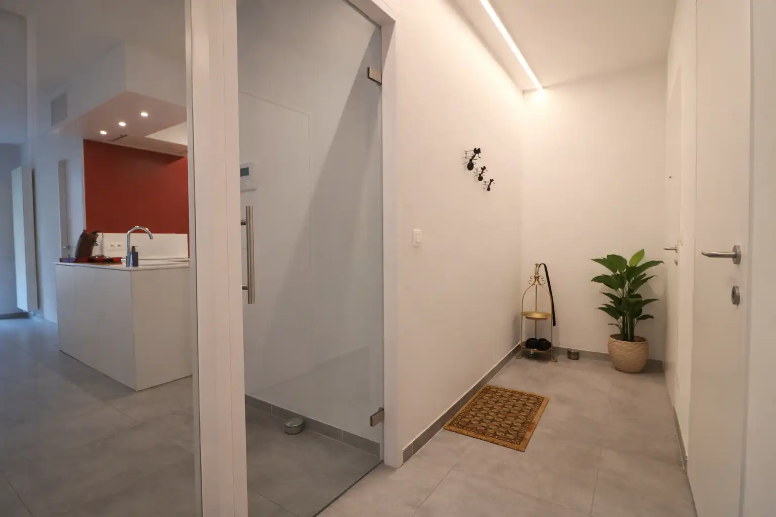 Recent 2-slaapkamerappartement met klassevolle afwerking op de hoek van Onderwijsstraat en Descampsstraat. foto 6