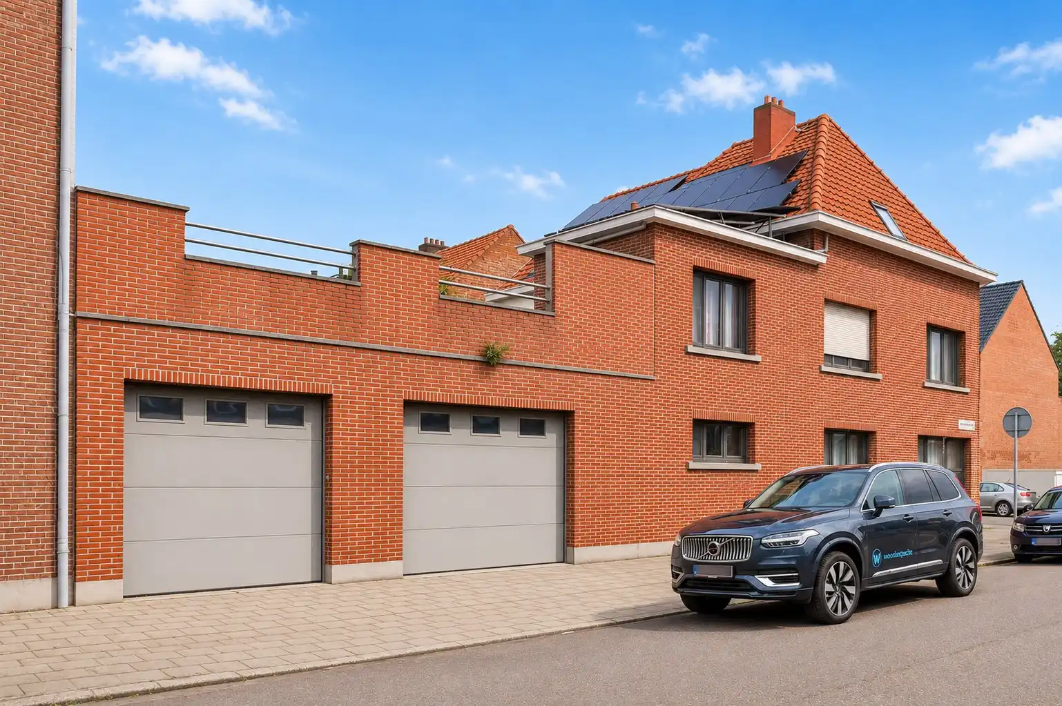 Instapklare woning met 5 slaapkamers en ruime garage op centrale ligging foto 2