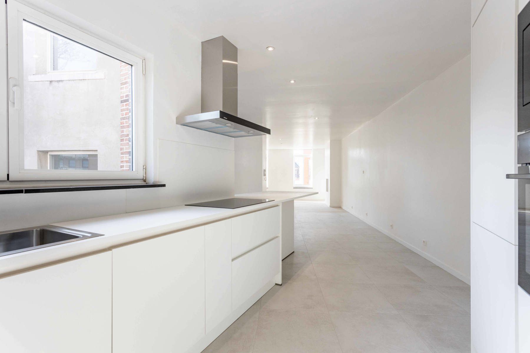 Volledig vernieuwd appartement met terras van 59m2! foto 15