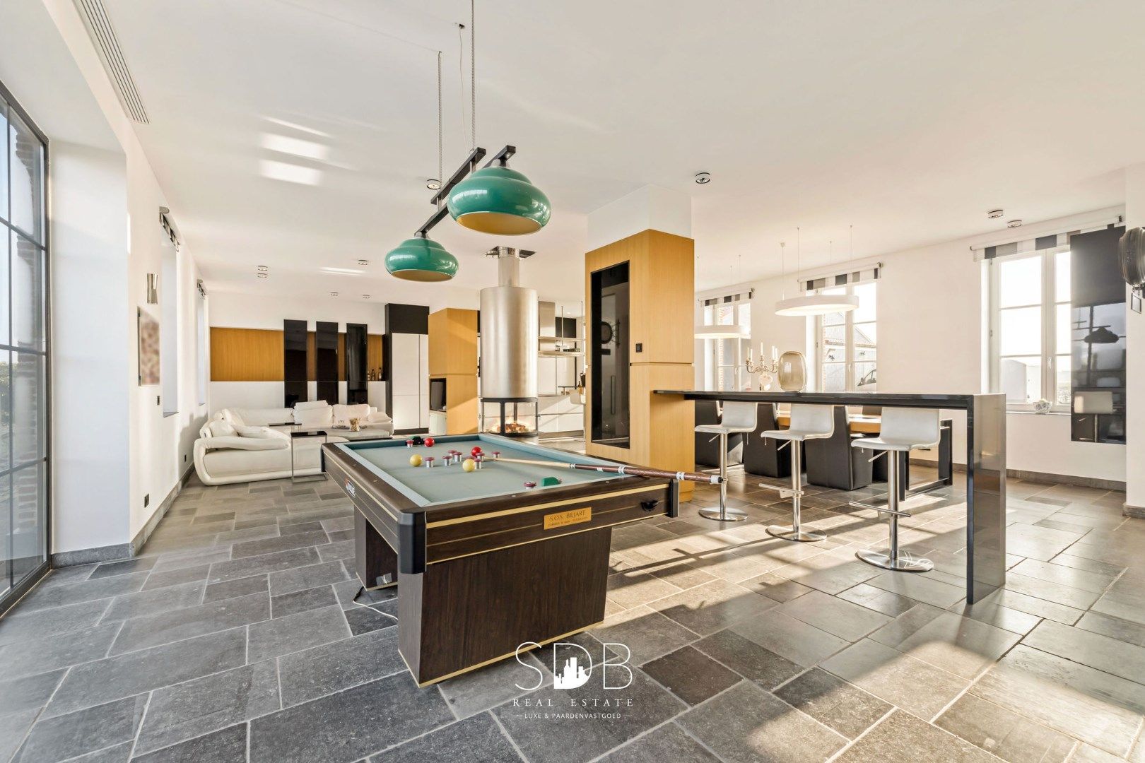 Prachtige villa in hoevestijl met bijgebouwen en graslanden op 89.070m² foto 16