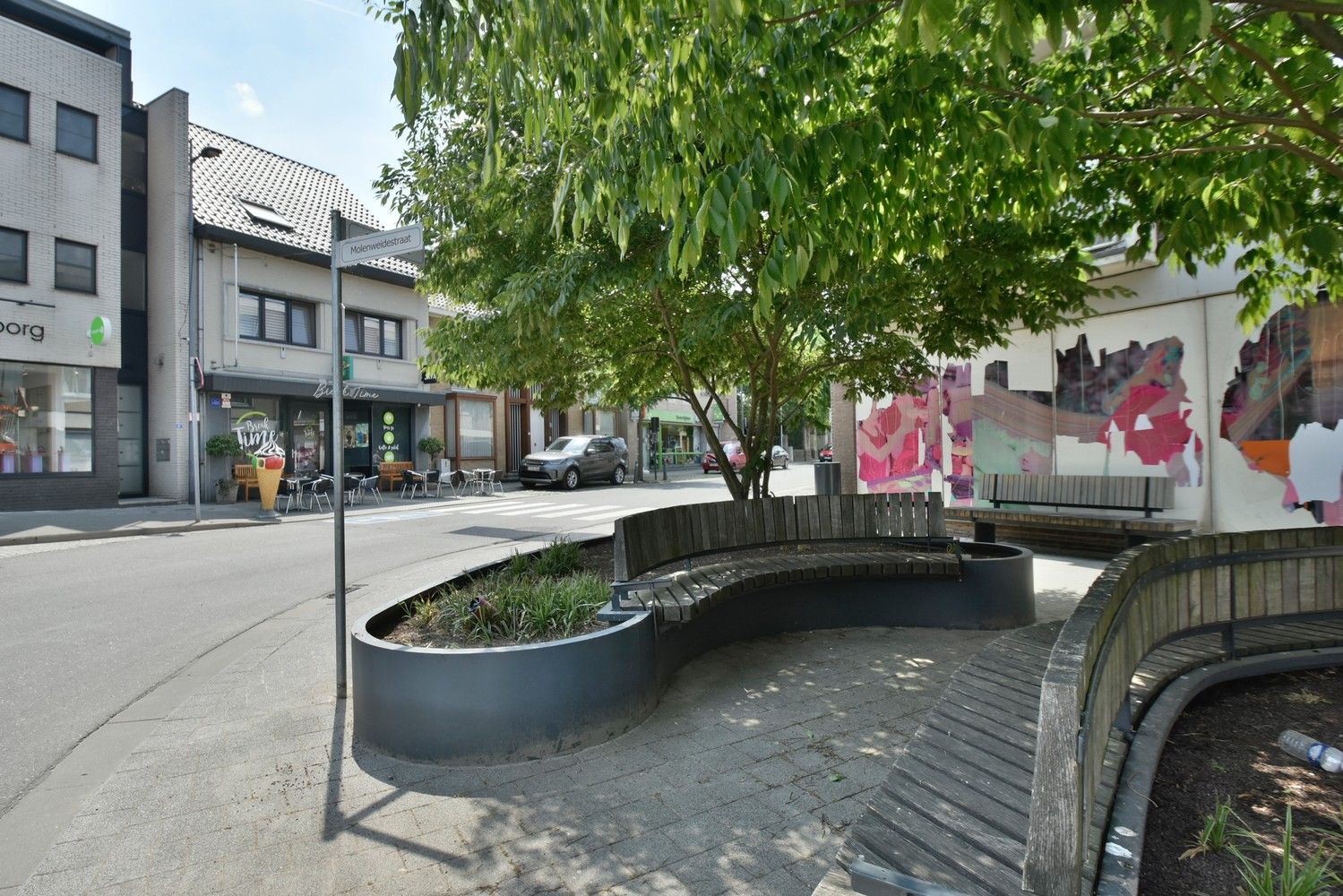 Commercieel gunstig gelegen handelspand met riante privé-woning in het centrum van Lanaken foto 3