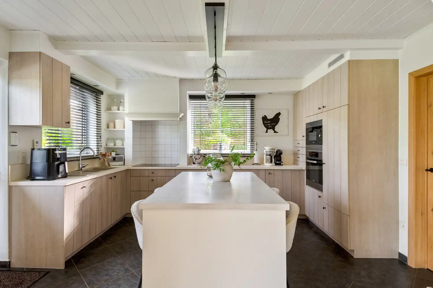 Instapklare laagbouwwoning met 3 slaapkamers & idyllische tuin te Lier foto 9