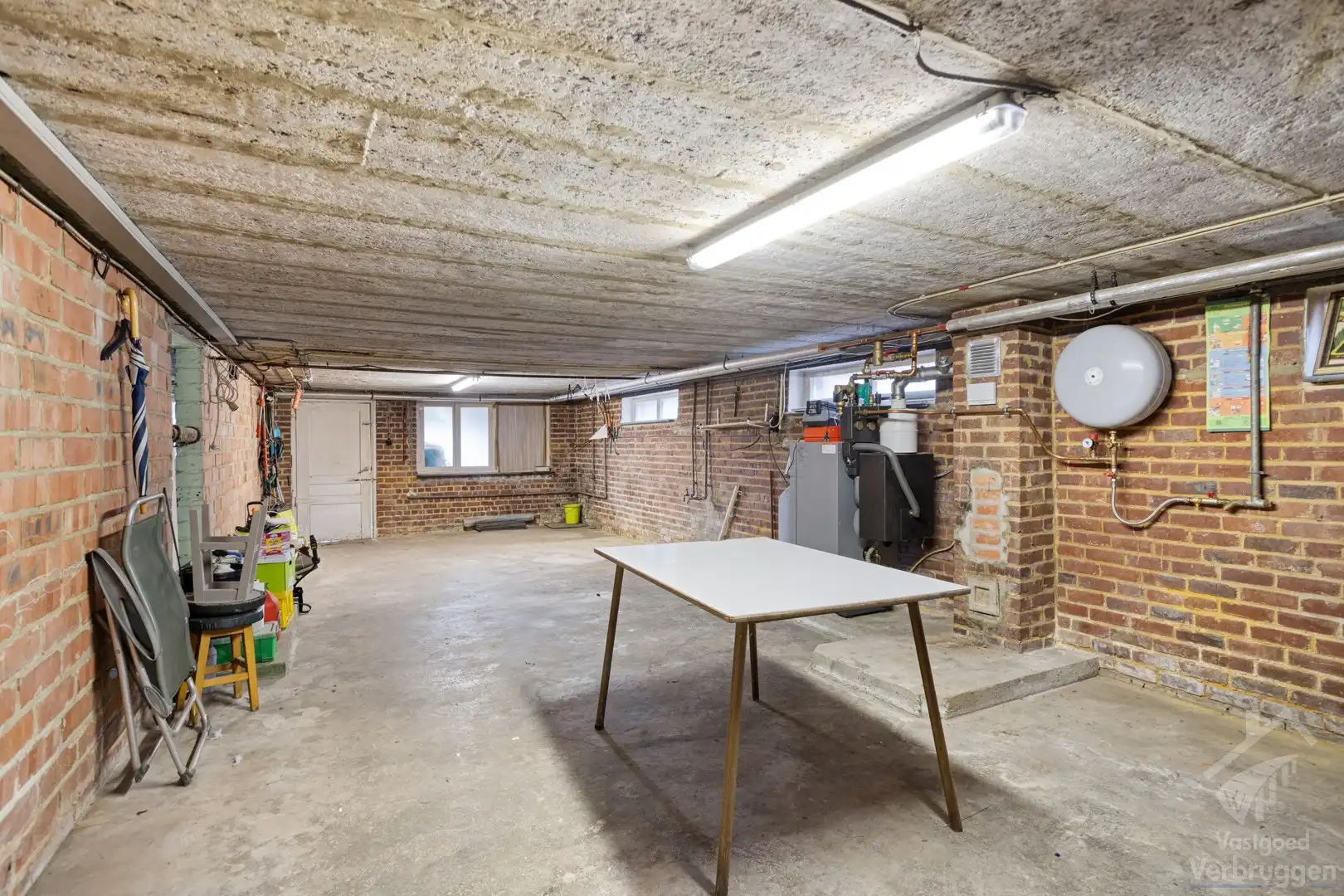 Volledig onderkelderde bungalow te koop op groot perceel foto 12