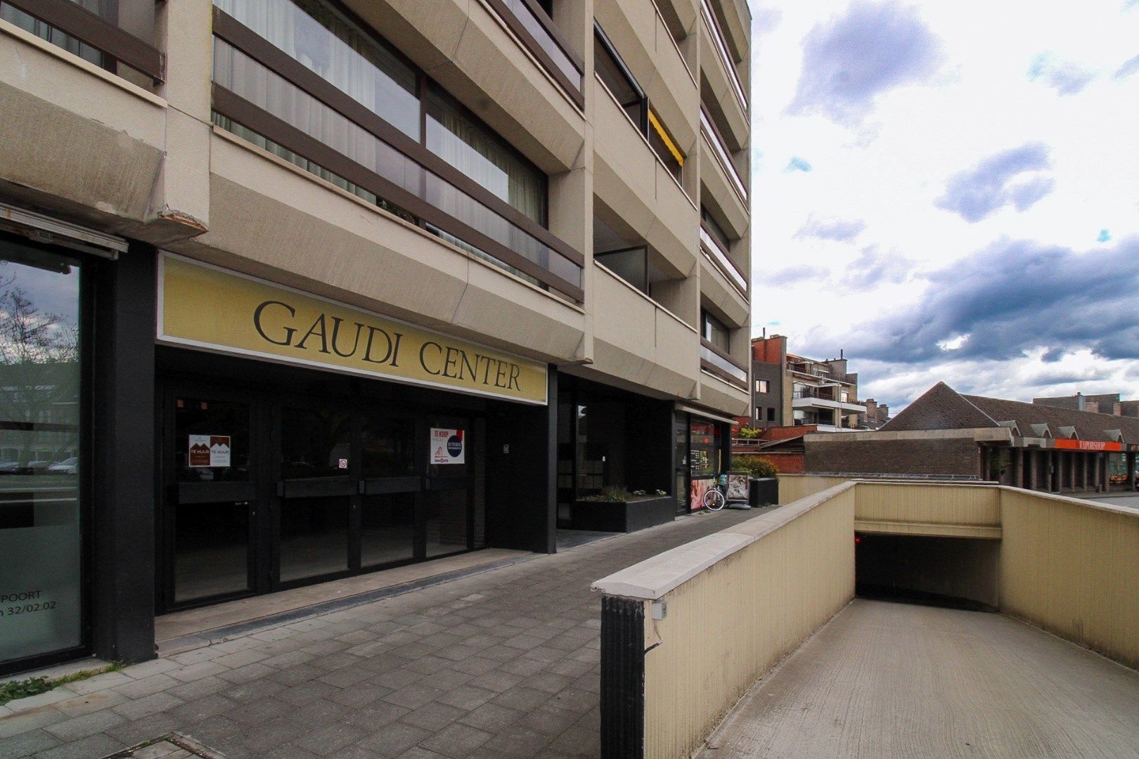 Nieuwe kansen wachten: Veelzijdige kantoor- of handelsruimte te huur in het hart van Sint-Niklaas  foto 9