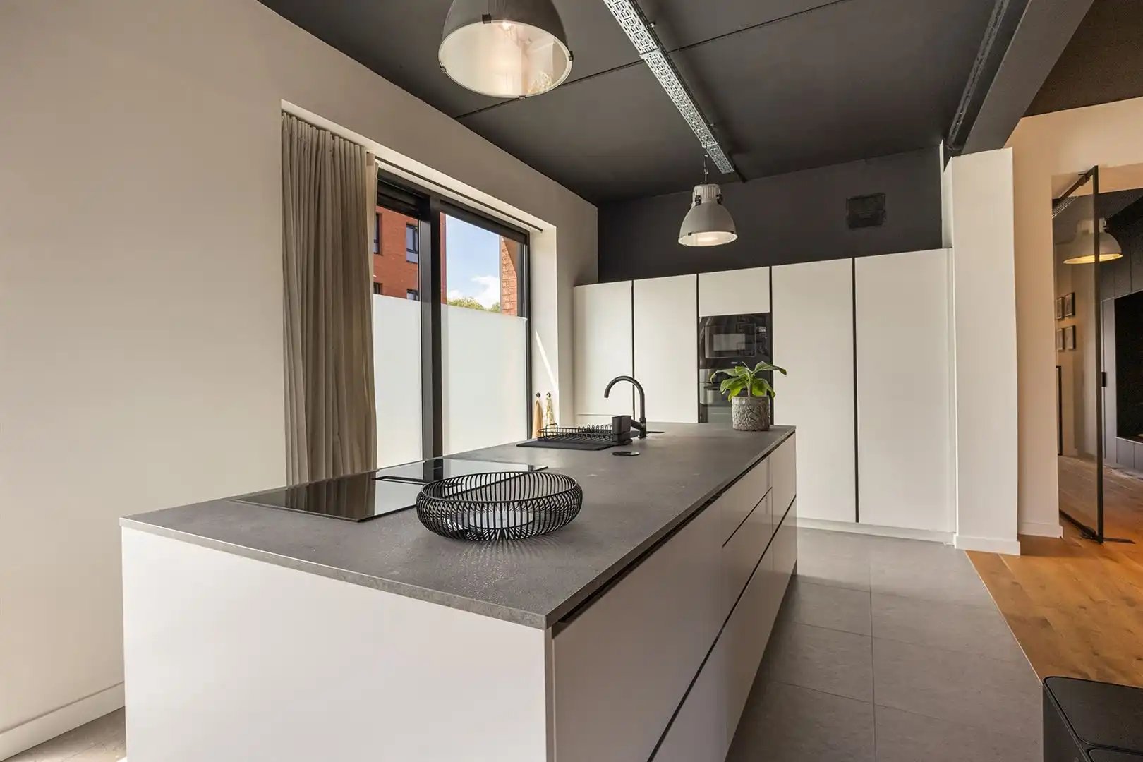 Ruime Loft met 3 kamers en tuintje foto 16