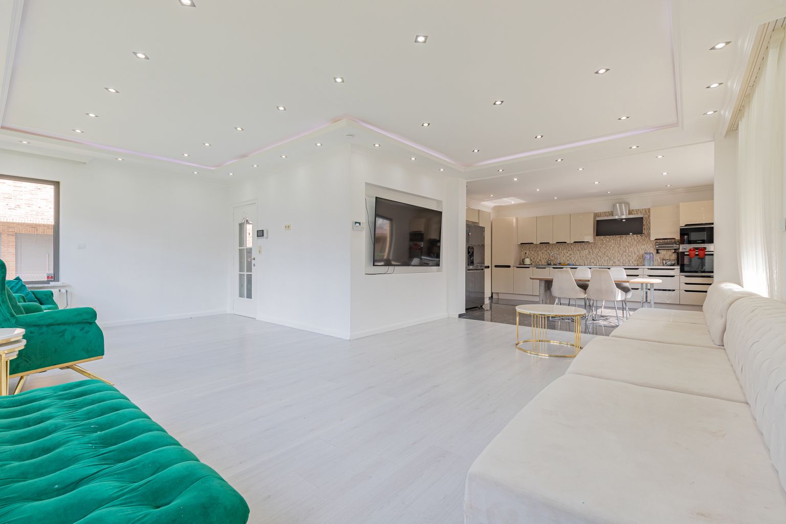 Villa op 10a met 5 slaapkamers, grote tuin, dubbele garage! foto 3
