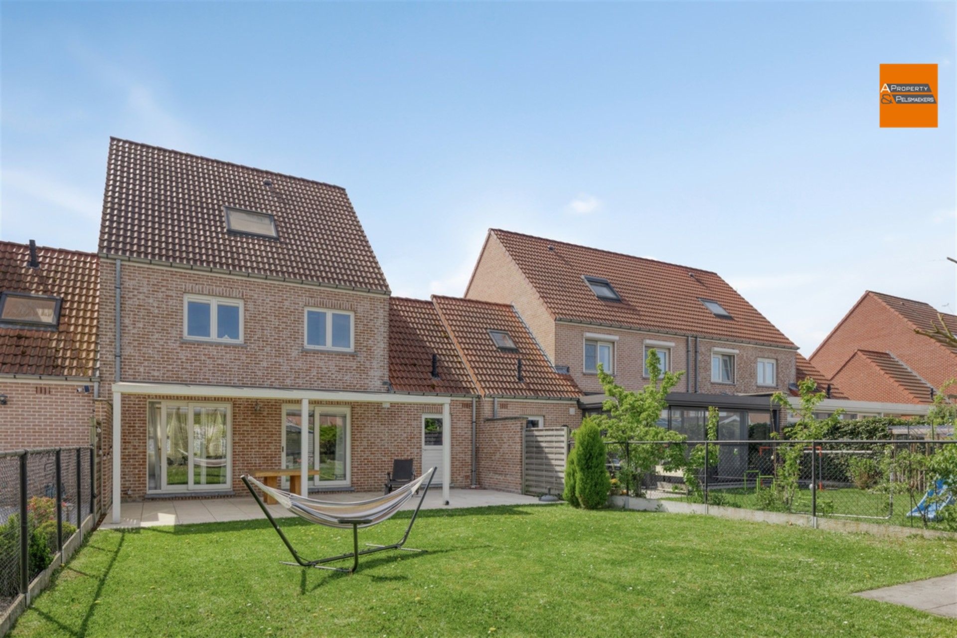 Ruime gezinswoning met 4 à 5 slaapkamers in rustige woonwijk foto 29