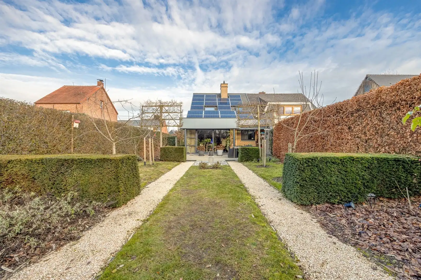 Instapklare woning met tuin en garage. foto 23