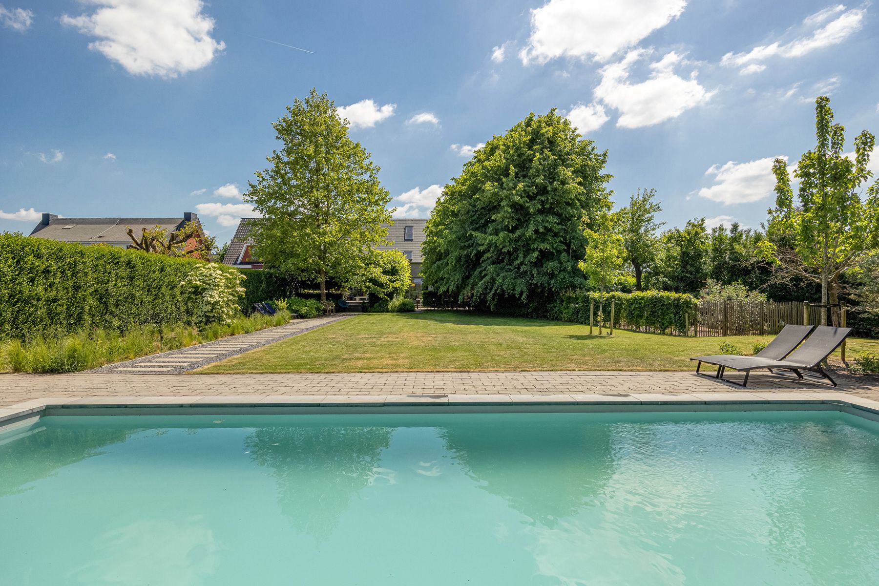 Ruime gezinswoning met 5 slk, verwarmd zwembad en tuin. foto 39