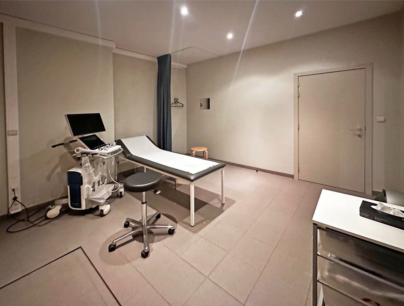Opbrengsteigendom (praktijk + 2 appartementen) in Wijnegem centrum te koop! foto 34