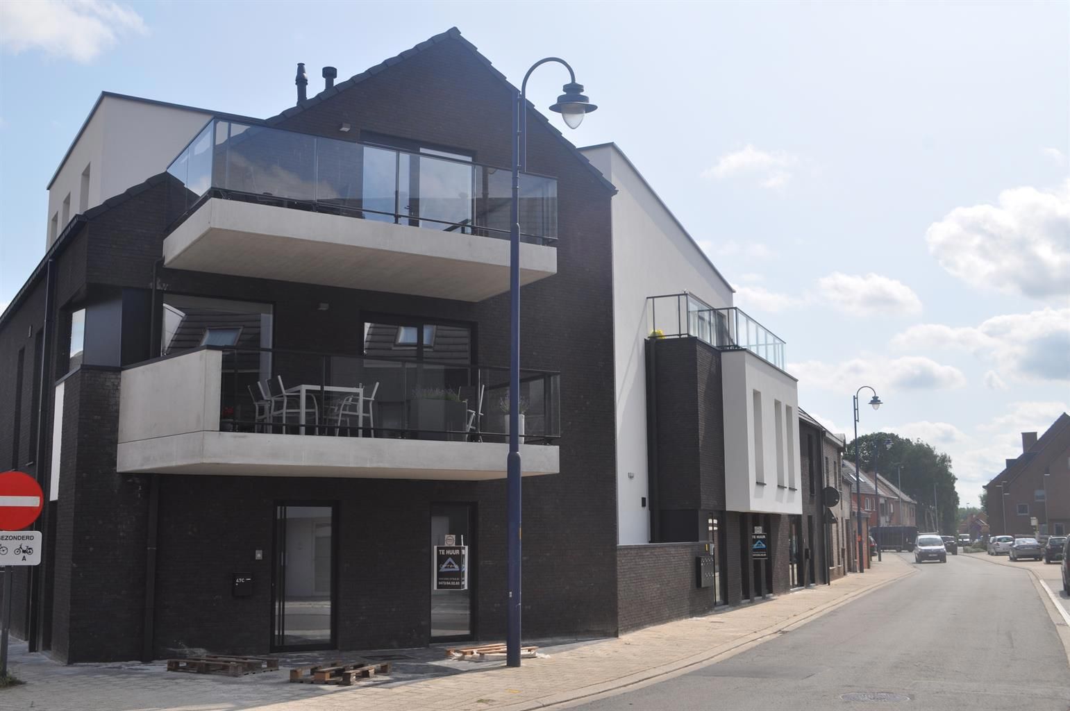 Gelijkvloers appartement met 2 slpks en terras! foto {{pictureIndex}}