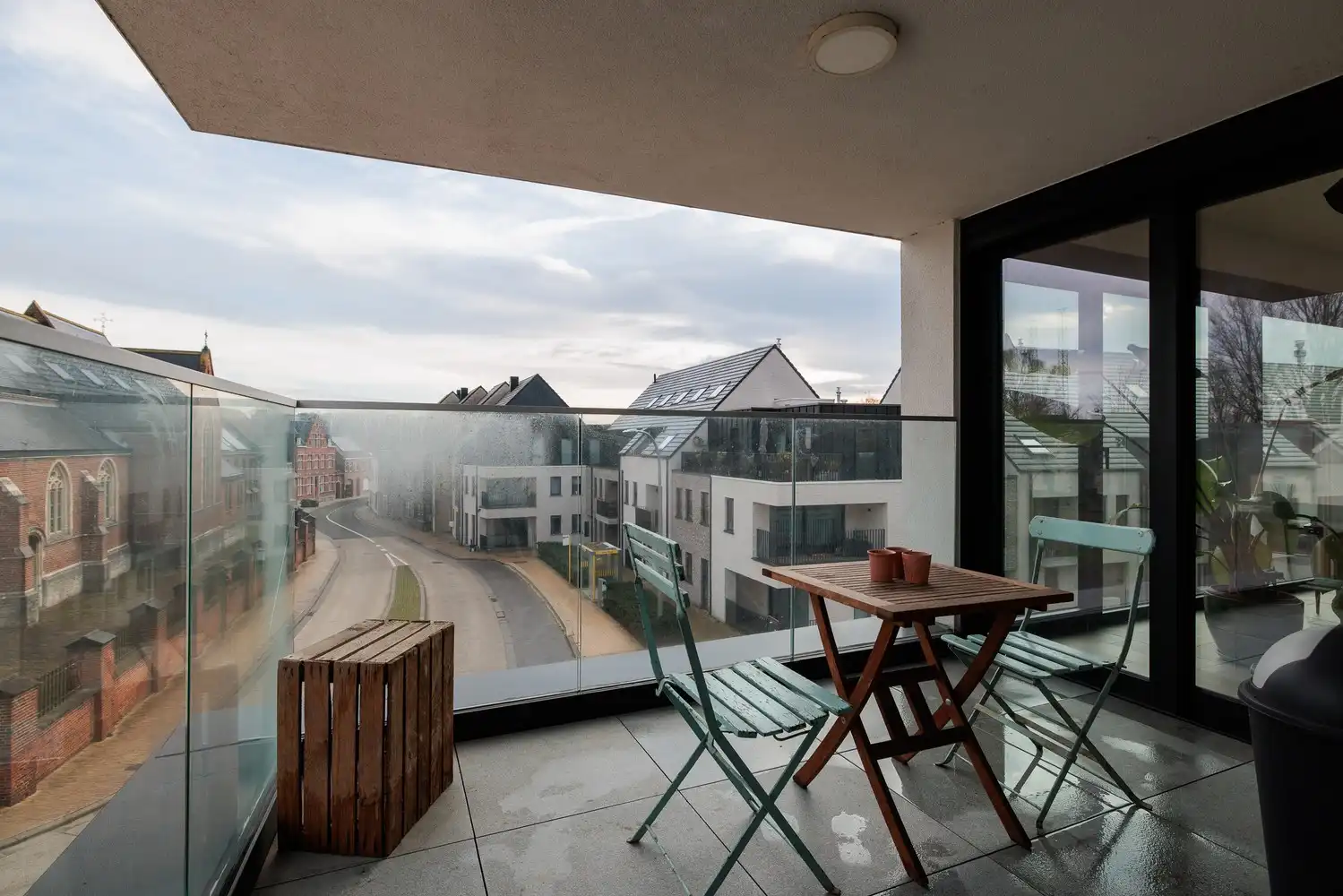 Recent en lichtrijk 2-slaapkamerappartement met garage foto 12