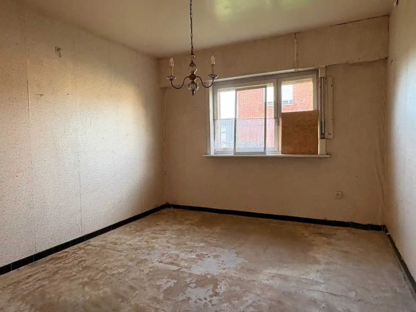 Gelijkvloerse woning op 537 m² met oprit, garage en 5 kamers foto 10