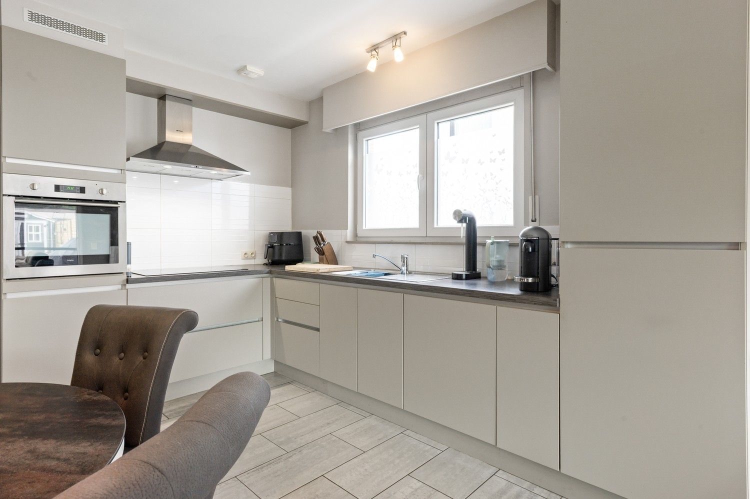 Instapklaar appartement met 2 slaapkamers, zonnige tuin en garage te Wommelgem foto 7