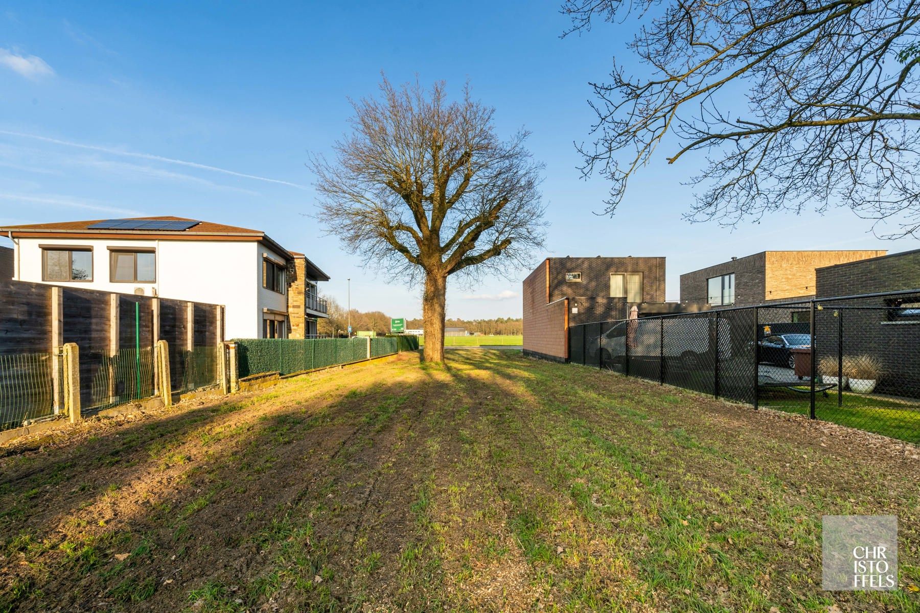 Westelijk georiënteerde grond (776m² ) voor halfopen bebouwing in Zutendaal! foto 3