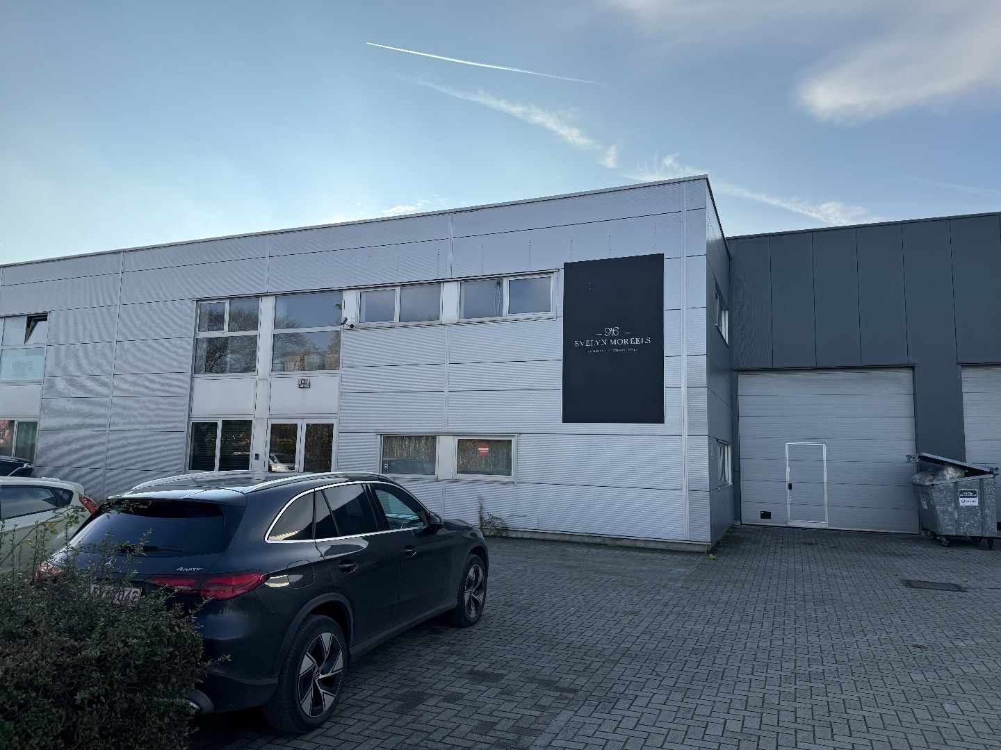 Top gelegen bedrijfsgebouw met super verbindingen foto {{pictureIndex}}