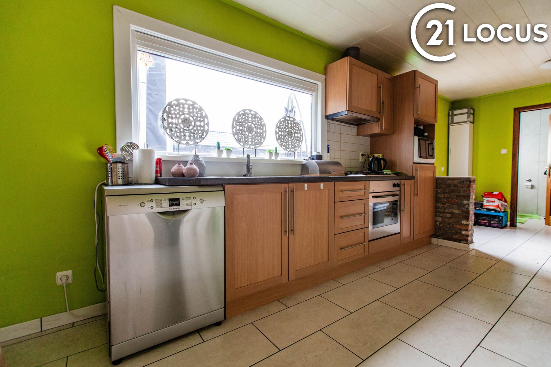 Op te frissen woning met grote weide , unieke kans in Beveren foto 2