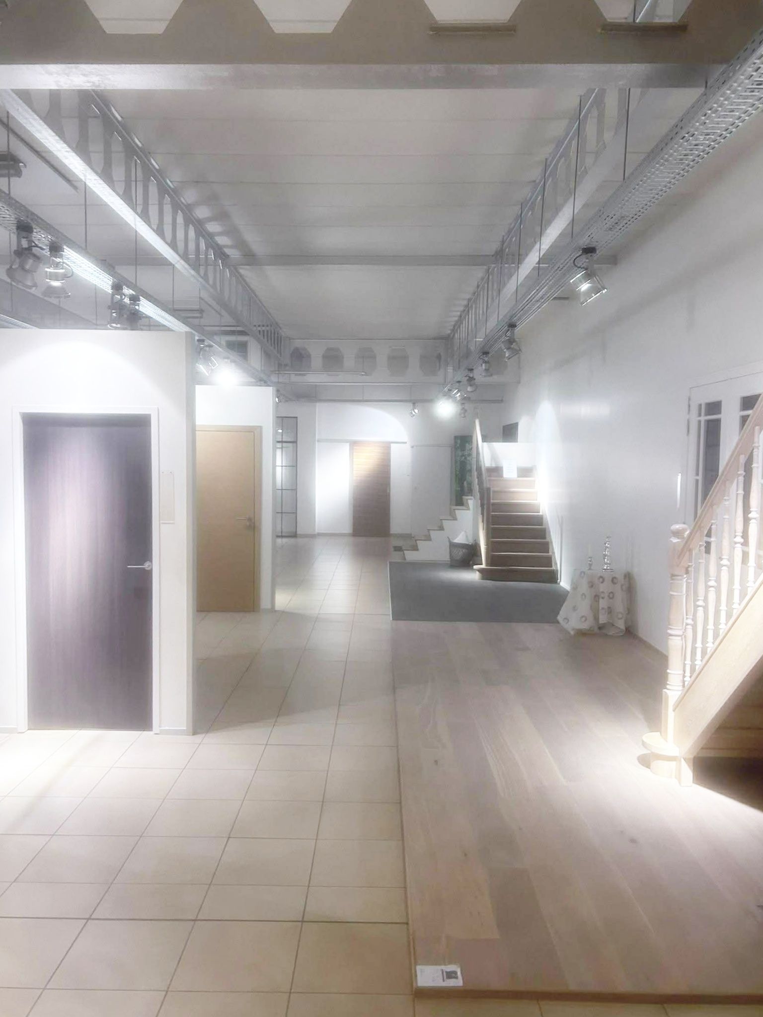 UNIEKE COMMERCIËLE LOCATIE 1.100 M2 MET PARKING  foto 5