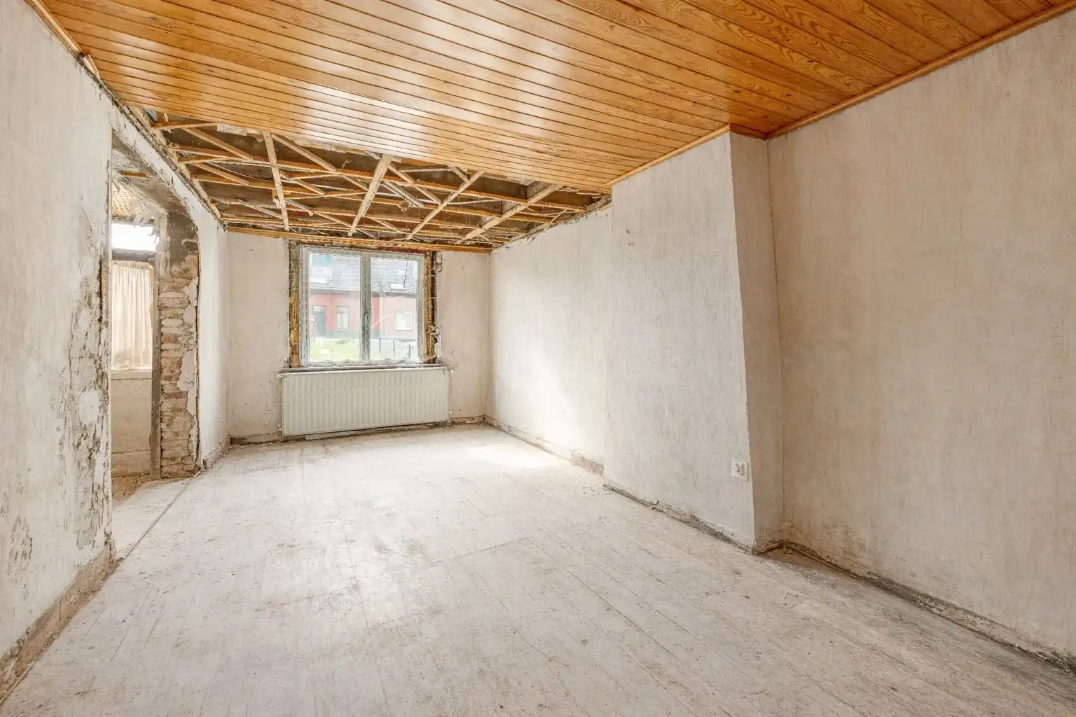 Verder te renoveren woning op toplocatie in Lichtervelde foto 8