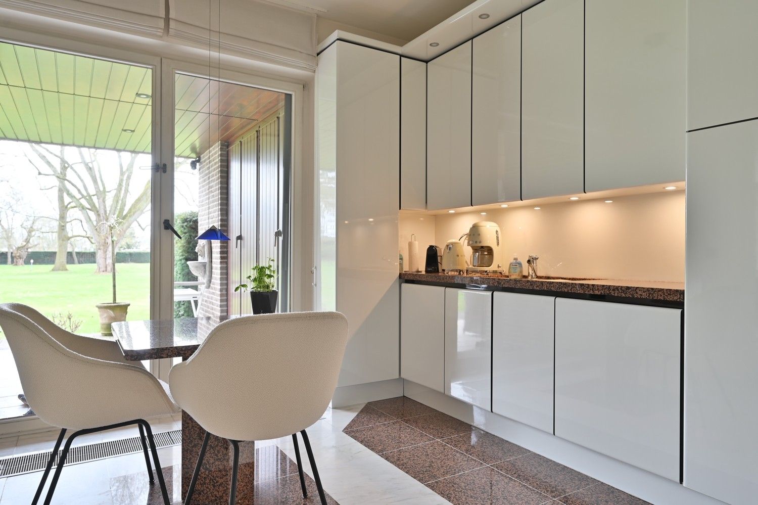 Exclusief, gelijkvloers villa-appartement van 275 m² met 4 slaapkamers, op unieke locatie in Parkdomein Petersheim, nabij het centrum van Lanaken foto 11