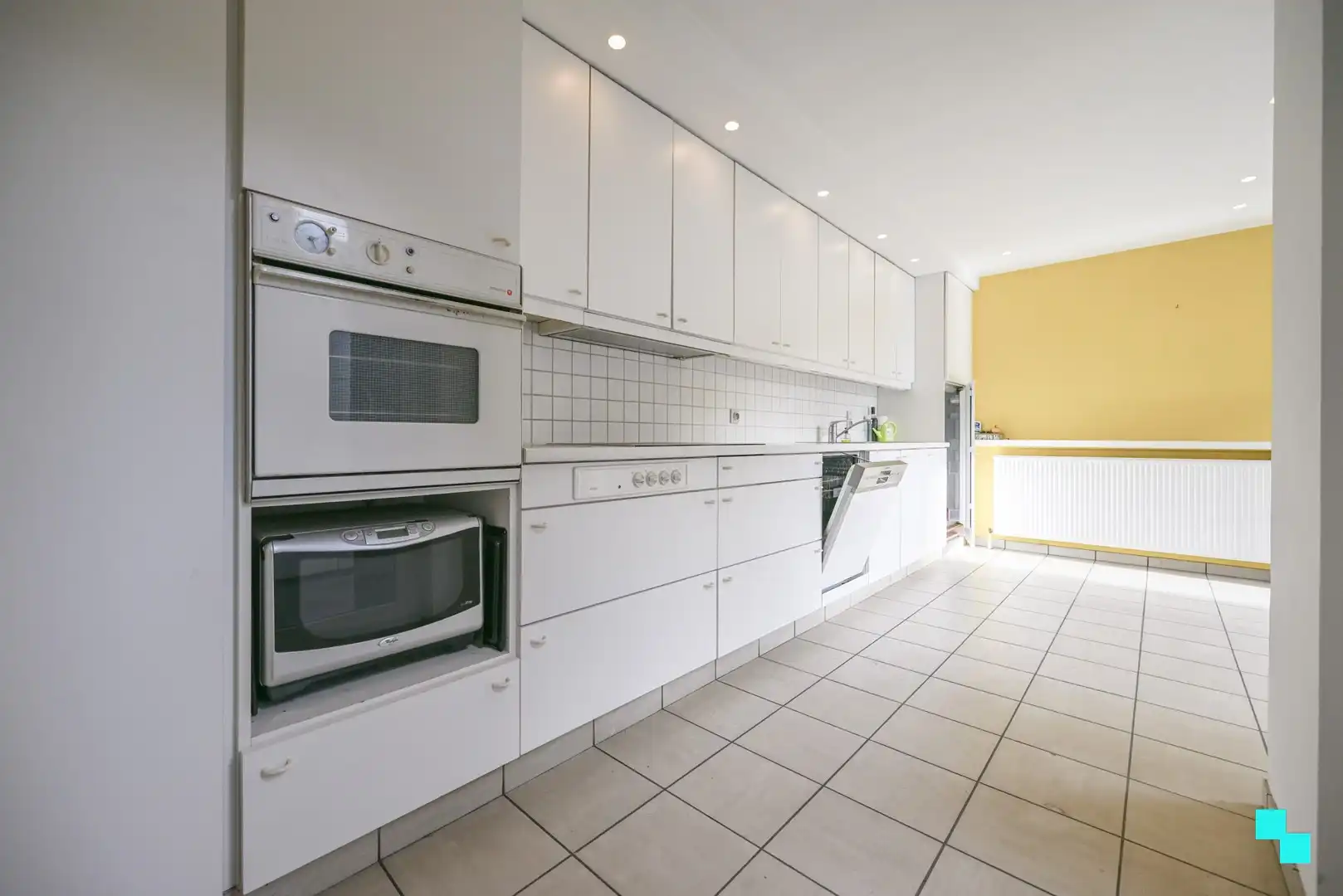 Ruime woning met polyvalente ruimte, garage en tal van mogelijkheden in Emelgem foto 11