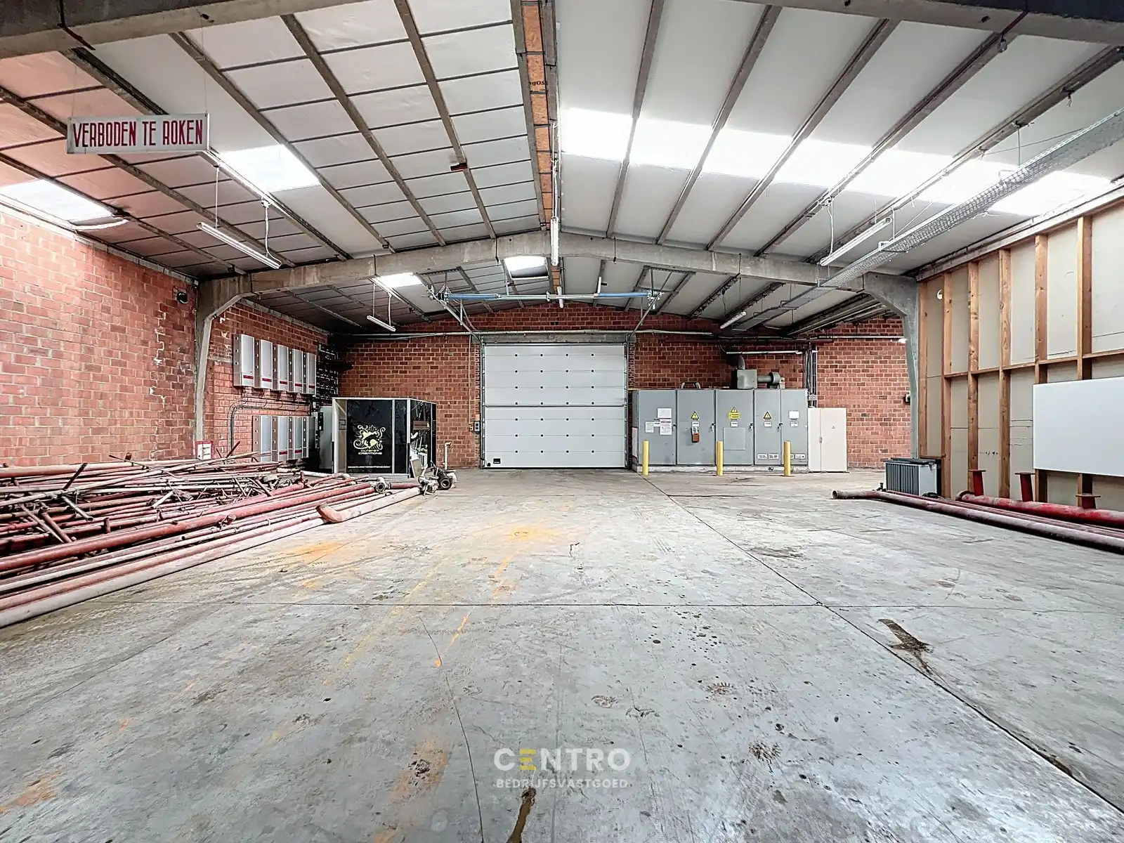 Baanwinkel voor bedrijf (productie, opslag, techniek, recreatie) met bijkomende verkoop naast Lecot, Basic-Fit, Hopsiepops, Eldi, Van Haaren,... vlak bij de RING aan de Poort tot Poperinge ! foto 4